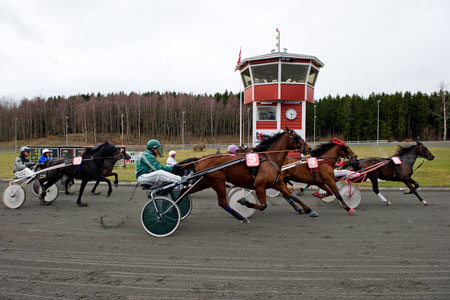 Spillet i gang til �rets f�rste travl�b p� Bornholm