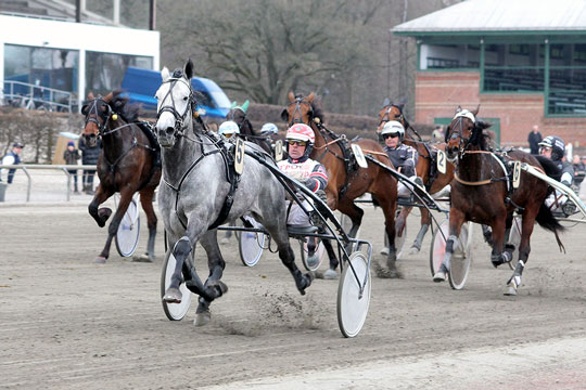 Bornholmsk autoforhandler scorede 11.000 p� Lyn V5