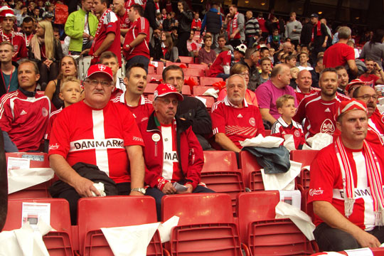 Roligans ville chartre fly til Polen