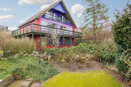 Rummelig villa med flot havudsigt