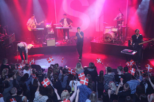 Popstjerne fejrede f�dselsdag i R�nne