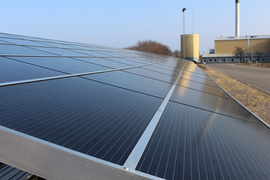 Stort solcelleanl�g vises frem