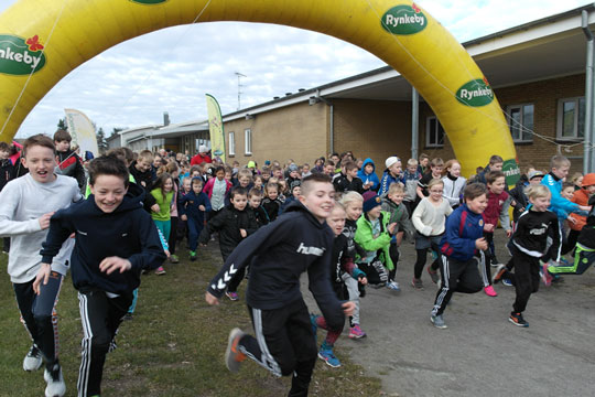 B�rn l�b for at hj�lpe kr�ftramte b�rn