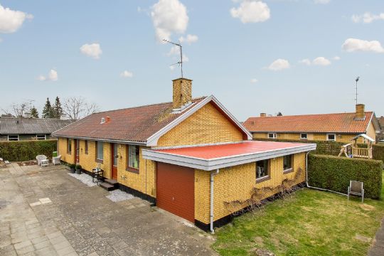 Rummelig villa i attraktivt omr�de