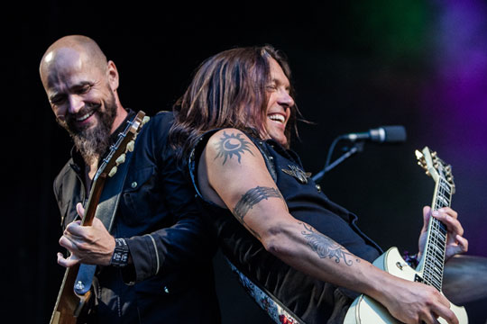 Electric Guitars i Raschs Pakhuz