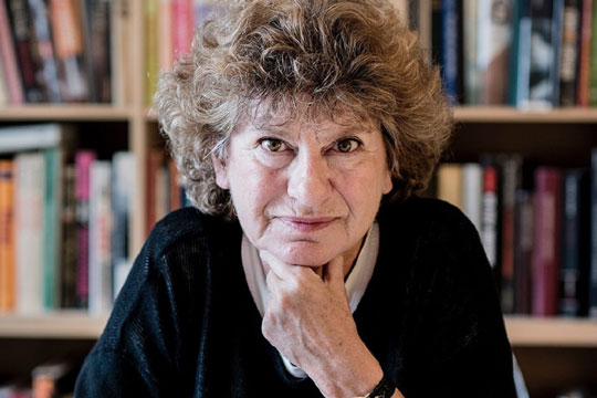 Barn og ung bag jernt�ppet