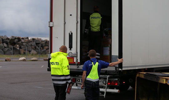 Stor b�de for at smugle farligt gods med f�rge