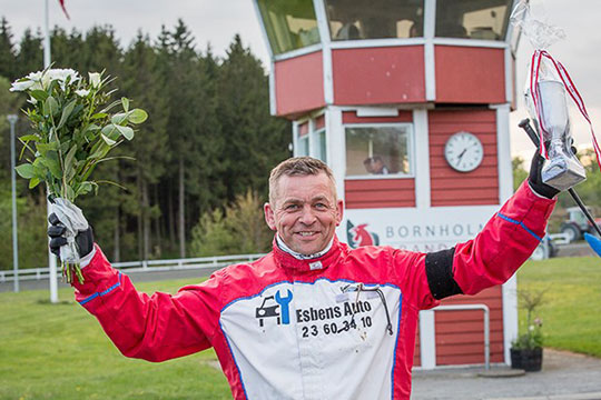 Champion hyret som tolk