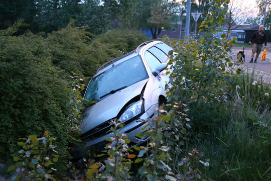 P�virket bilist k�rte i gr�ften