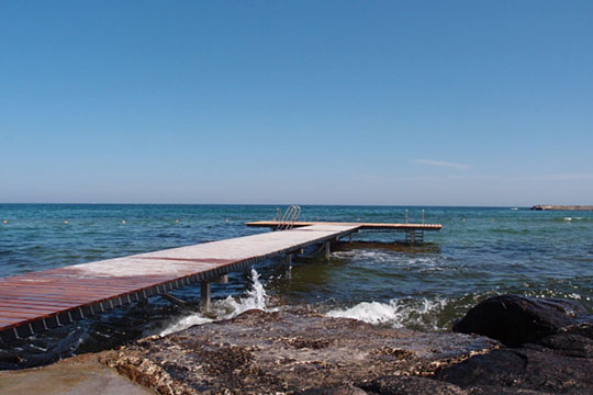 Ny badebro i Sandvig klar til indvielse