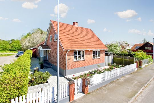 Stor indbydende familievilla i Hasle