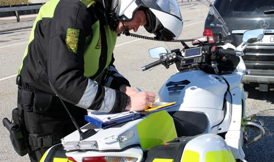 Tiltalt for k�rsel uden sele