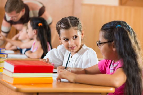 153 asylb�rn g�r i skole