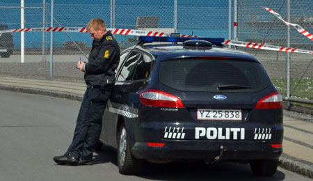 Talst�rk politistyrke ankommet