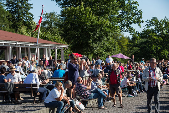 Spillerne fik penge tilbage i to l�b p� travbanen