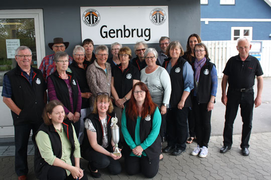 Genbrugsbutiks frivillige klar til teltsalg