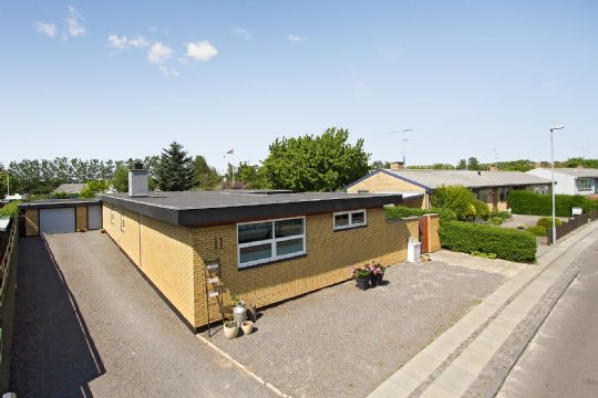 Rummelig og velholdt familievilla