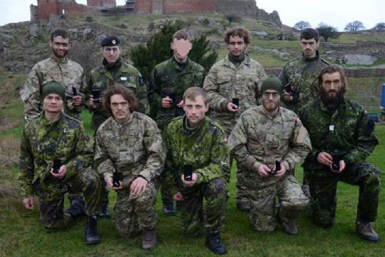 10 bestod h�rdt milit�rkursus