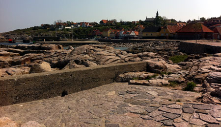 Dreng faldt fra klipper ved Gudhjem Havn