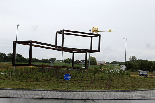 Nyt kunstv�rk p� omfartsvej afsl�ret