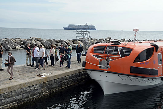 Krydstogtsg�ster sejlet til Svaneke