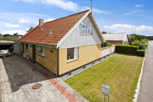 Stor villa i b�rnevenligt omr�de