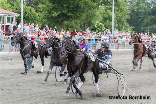 Derbyfavorit varmer op p� Bornholm p� s�ndag