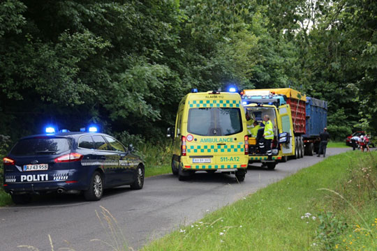 Kvindelig cyklist kv�stet