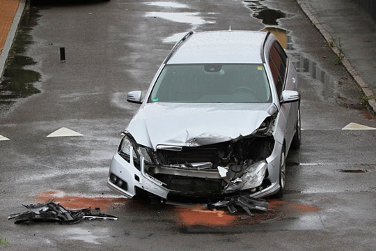 Tysk turist fik smadret sin bil � og b�de