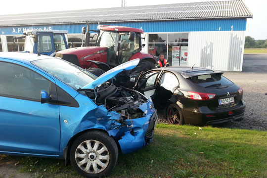 Kvindelig bilist p� hospitalet efter trafikuheld