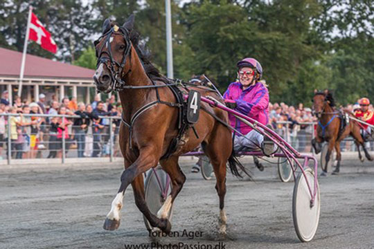 Kvinder k�rer dagens to st�rste V5-favoritter