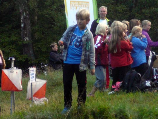 T�t p� 800 elever sendes i skoven