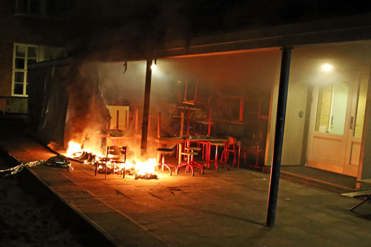 Dreng skal afh�res om brand p� skole