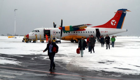 Flytrafikken forsinket p� grund af snevejret