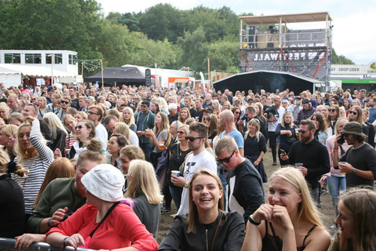 20-�rig tiltalt for vold p� Wonderfestiwall