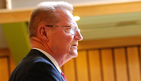 Car Ils�e vil med til politisk topm�de