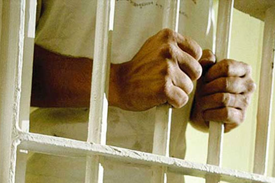 21-�rig skal tre dage i f�ngsel