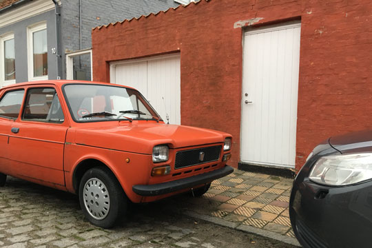 Politiet sm�ler med at f� flyttet bil