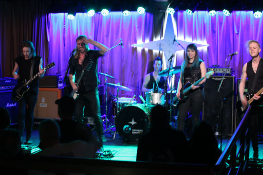 Solid rock i Raschs Pakhuz