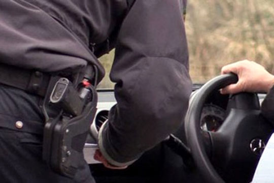 Bilist taget uden k�rekort