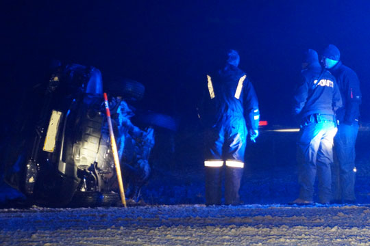 Bilist trillede rundt i glatf�reuheld