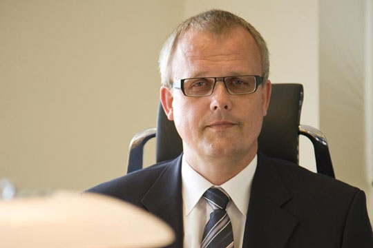 Advokat g�r med i landsd�kkende k�de