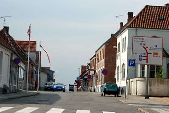 Sv�rt at s�lge boliger i Aakirkeby