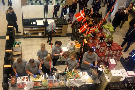 Salg af sandwich som st�tte til demente