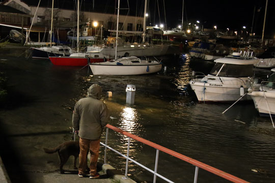 Forh�jet vandstand i R�nne Havn