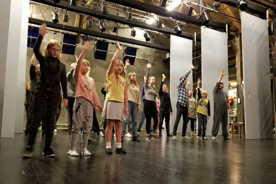 B�rn og voksne indtog den store scene