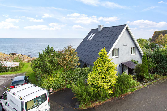 Villa i f�rste r�kke til havet