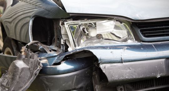 Skadet bil konfiskeret efter gaderace