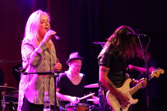 Anne Linnet g�ster Musikhuzet