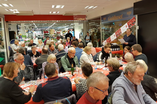 Kirseb�rvinen m�tte ogs� p� bordet